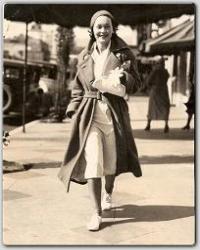 Maureen taking a stroll down Hollywood Boulevard.